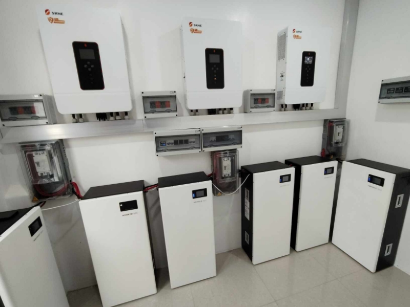 6 LFP.144.F units and 3 SRNE inverters